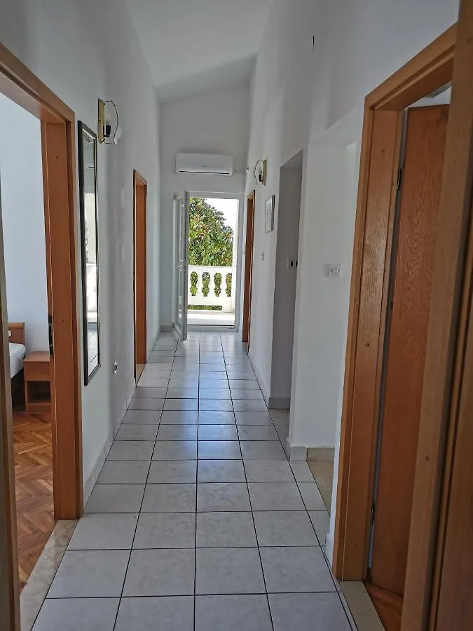 Home Nicole Bibinje 0*,